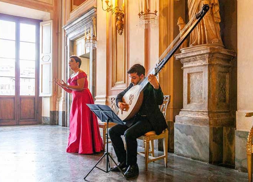 Siena: intimate Opera concert and tour in Piazza del Campo